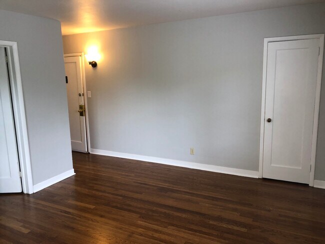 Building Photo - Charming Studio Apartment Near Downtown Spokane