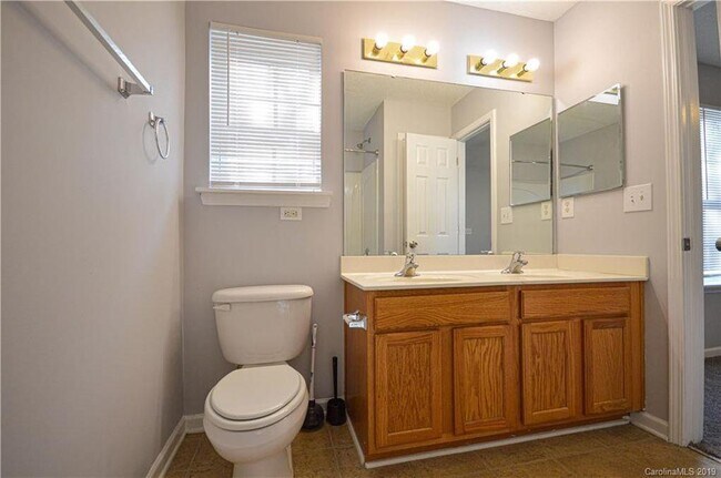 Building Photo - 5149 Magnolia Tree Ln #2306