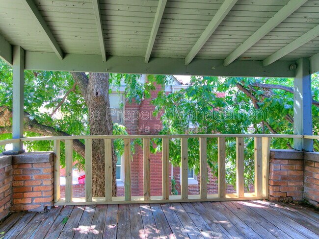 Building Photo - 1841 N Gatewood Ave