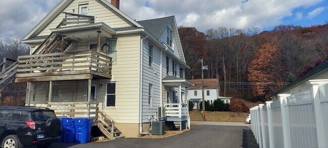 Building Photo - 895 Migeon Ave