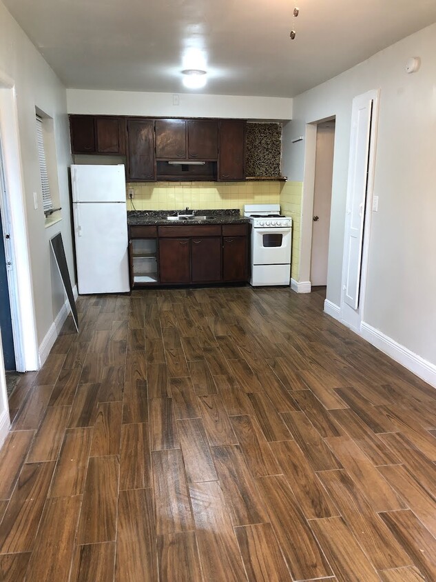 Foto principal - 6314 Lincoln St