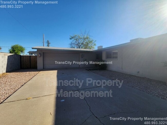 Building Photo - 128 E Ellis Dr