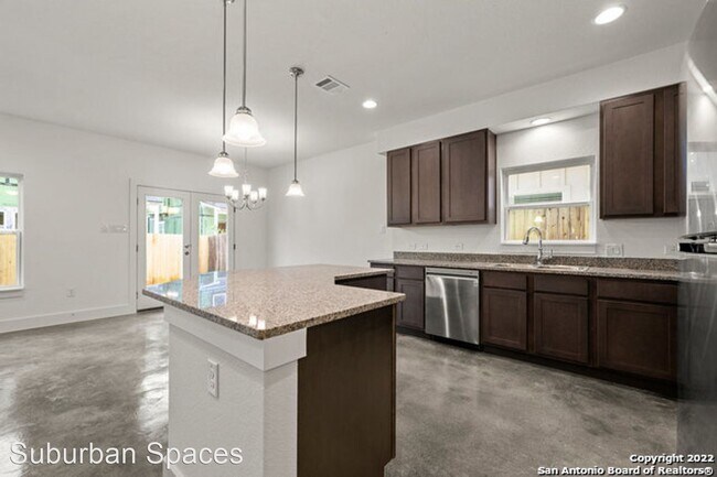 Building Photo - 4 br, 2.5 bath House - 210 Topaz
