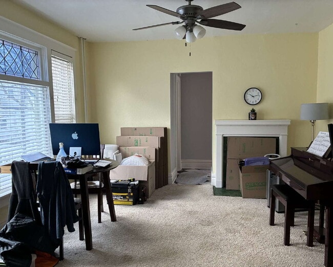 Building Photo - Beautiful 4+ Bedroom,1.5 Bathroom Home - Available June 1st