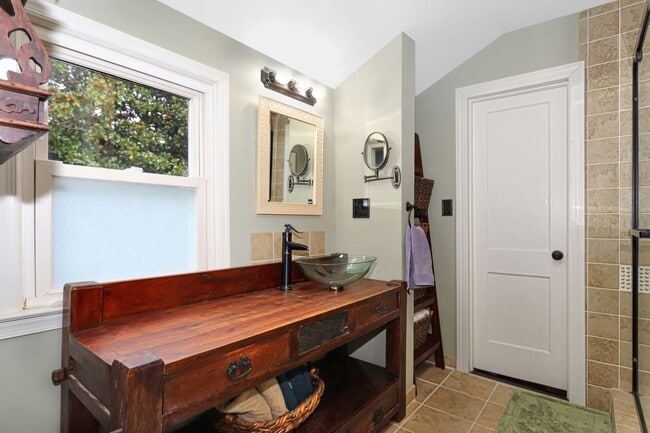 Foto del edificio - Beautiful Waterview Home on Chesapeake Ave...