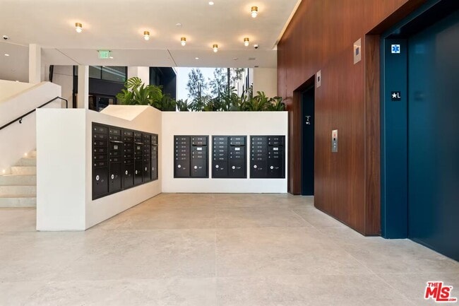 Building Photo - 3004 Sunset Blvd