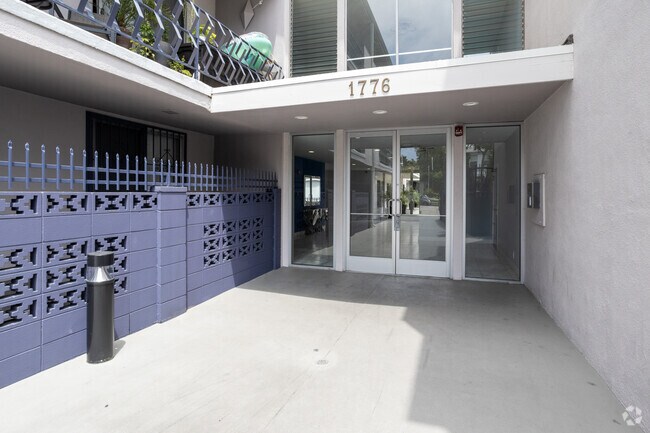 Entrada - Mediterranean Apartments