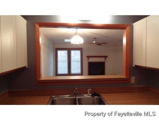 Building Photo - 2 BRM, 2.5 Bth Townhome in a quiet community!