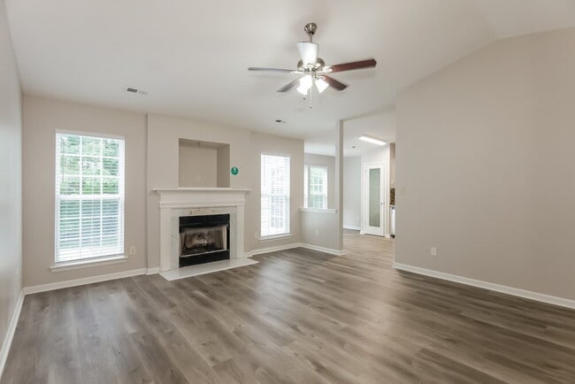 Foto del edificio - 1610 Royal Tree Ct