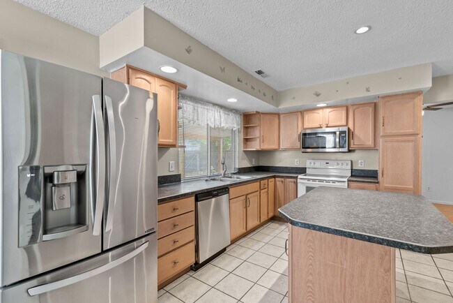 Foto del edificio - 904 Scarlet Oak Ct N