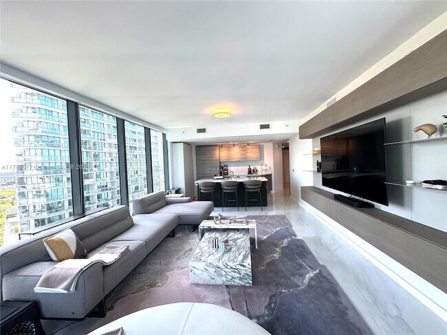 Foto del edificio - 650 NE 32nd St