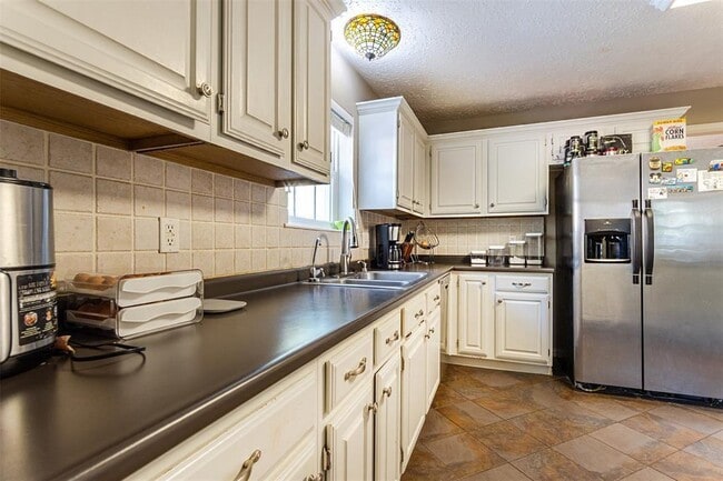 Building Photo - 20307 Hampshire Rocks Dr