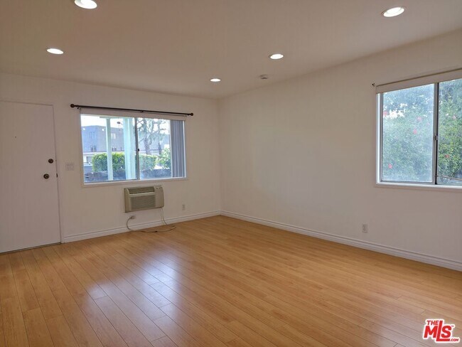 Foto del edificio - 2337 W Gramercy Ave