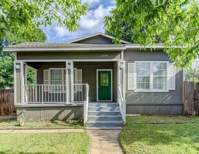 Building Photo - 2544 Sol Wilson Ave