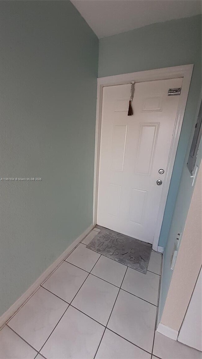 Foto del edificio - 7640 NW 182nd Terrace