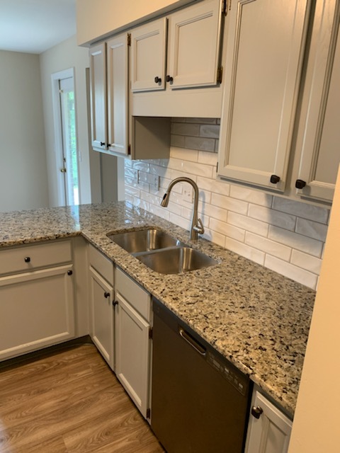 Kitchen - 6922 Beechmont Ave