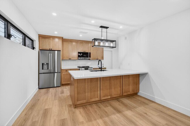 Foto del edificio - 2 BEDROOMS 1 BATHROOM!