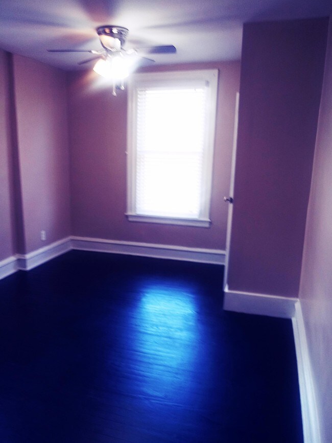 Foto del edificio - 163 W Godfrey Ave