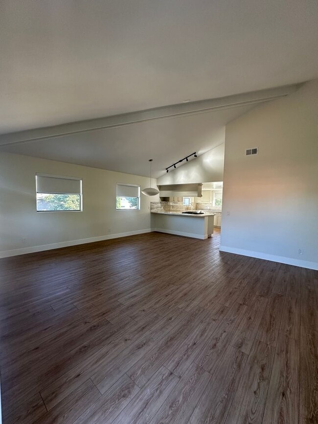 Building Photo - 335 S Grand St