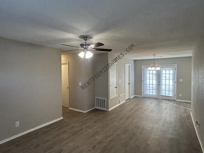 Foto del edificio - 2708 S 136th E Ave