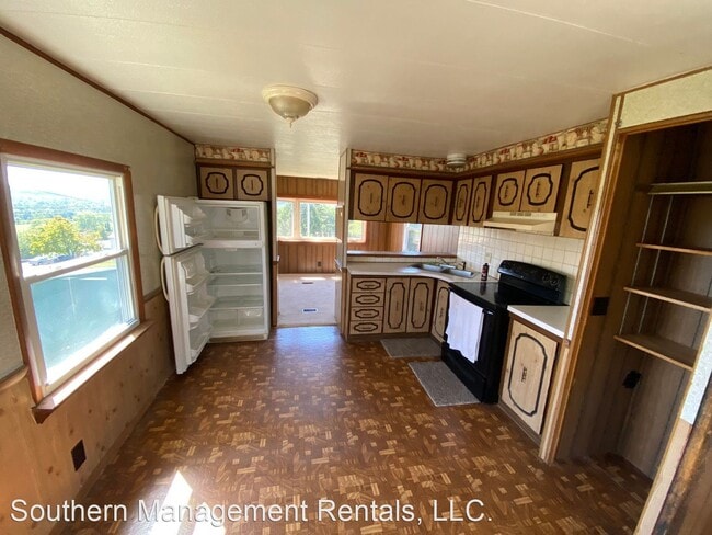 Building Photo - 2 br, 1 bath House - 450 Ridge Rd Lot #26