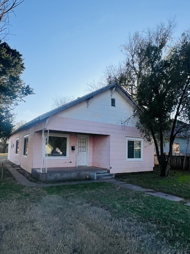 Primary Photo - "Charming 3-Bed on East Oklahoma Avenue – ...