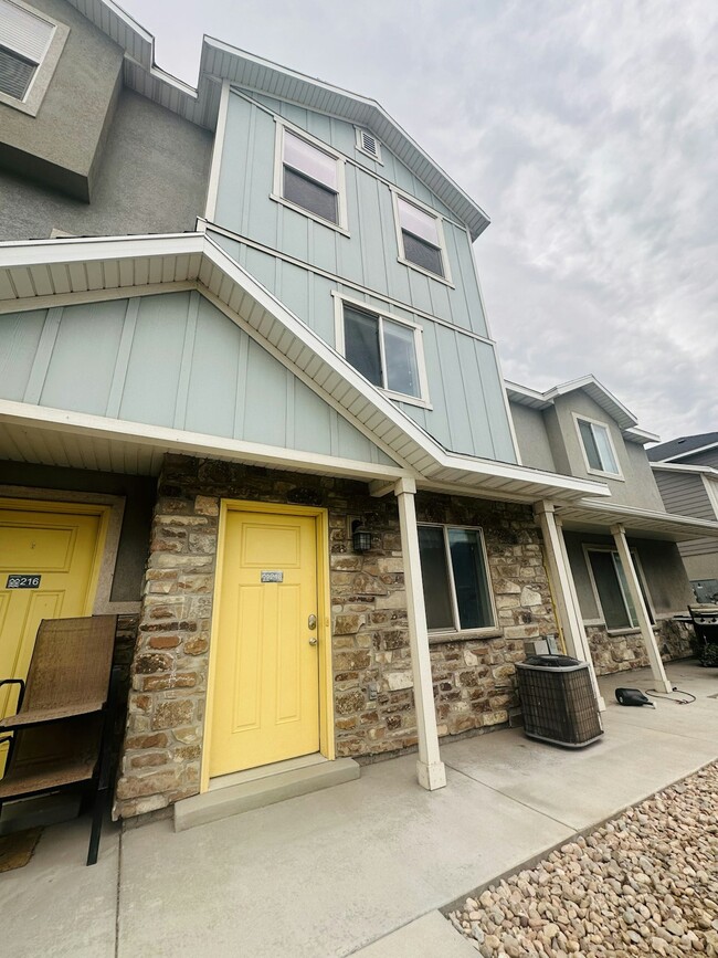 Building Photo - 212 N 750 E St