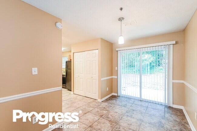 Building Photo - 851 Forest Path