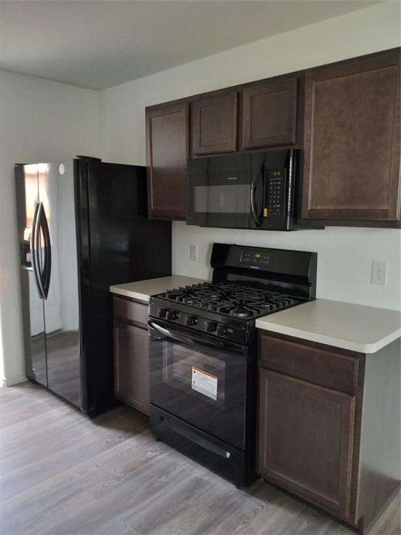 Foto del edificio - 7823 Sundrop Hl Trl