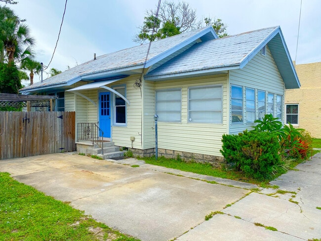 Building Photo - 1802 Tangerine St