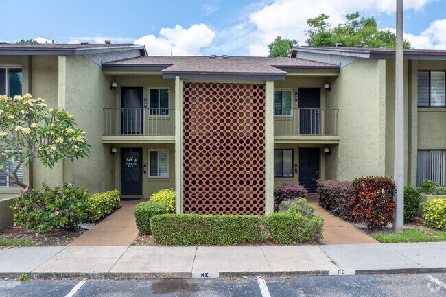 1 Escondido CIR Altamonte Springs, FL 32701 - Escondido Condominiums