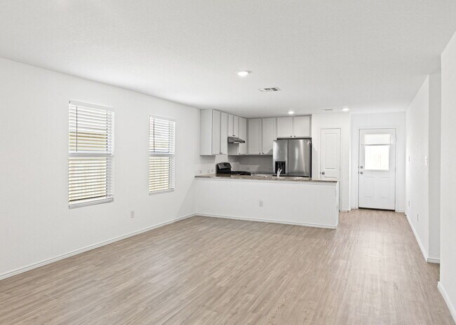Building Photo - "Gorgeous 3-Bedroom Home with 2 Full Baths in San Antonio's Serene 1450 Sq Ft Retreat!"
