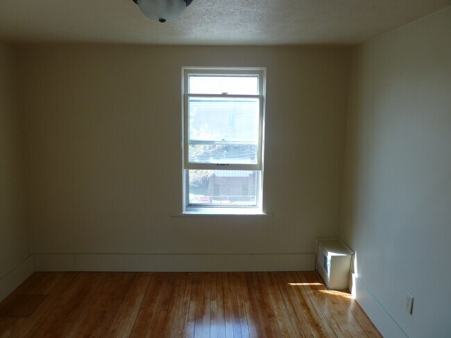 Foto del edificio - 221 W Bluff Street