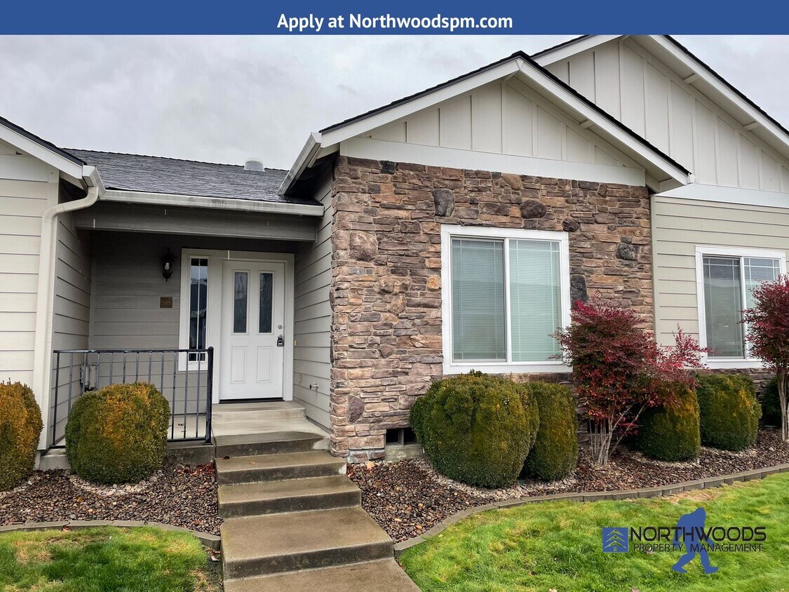 Foto principal - Very Nice 2 Bedroom 2 Bath Condo in a 55 P...