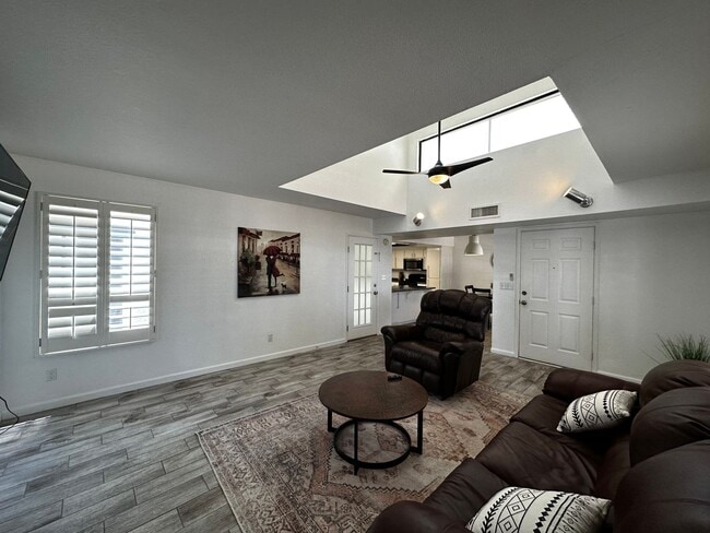 Foto del edificio - Furnished 3 Bedroom Condo across from Golf...