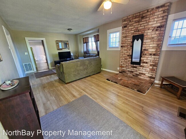 Building Photo - 3 br, 2 bath House - 1595 N Main St