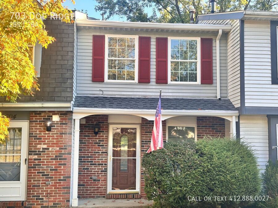 Foto principal - Charming 2 bedroom 1.5 bath Townhome! Move...