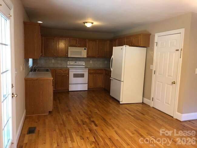 Foto del edificio - 126 Purple Finch Ln