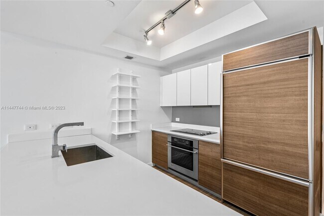 Building Photo - 1100 S Miami Ave