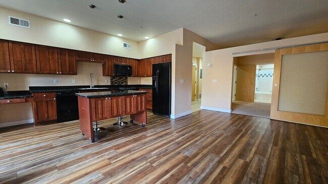 Building Photo - 1057 W Century Dr