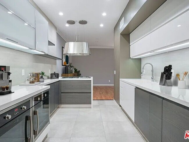 Foto del edificio - Luxury 2BR Condo in Prime West Hollywood's...