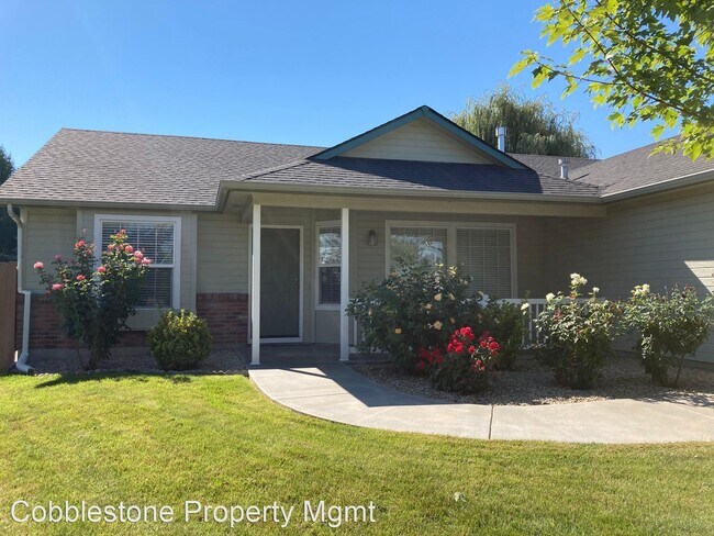 Building Photo - 4 br, 2 bath House - 928 N Middlemist Pl