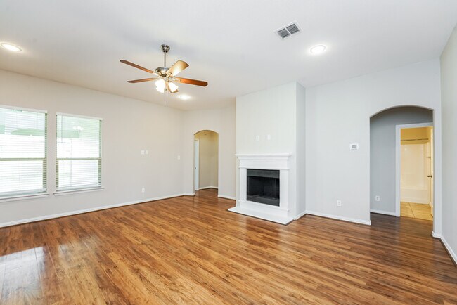 Building Photo - 221 Jennie Marie Cir