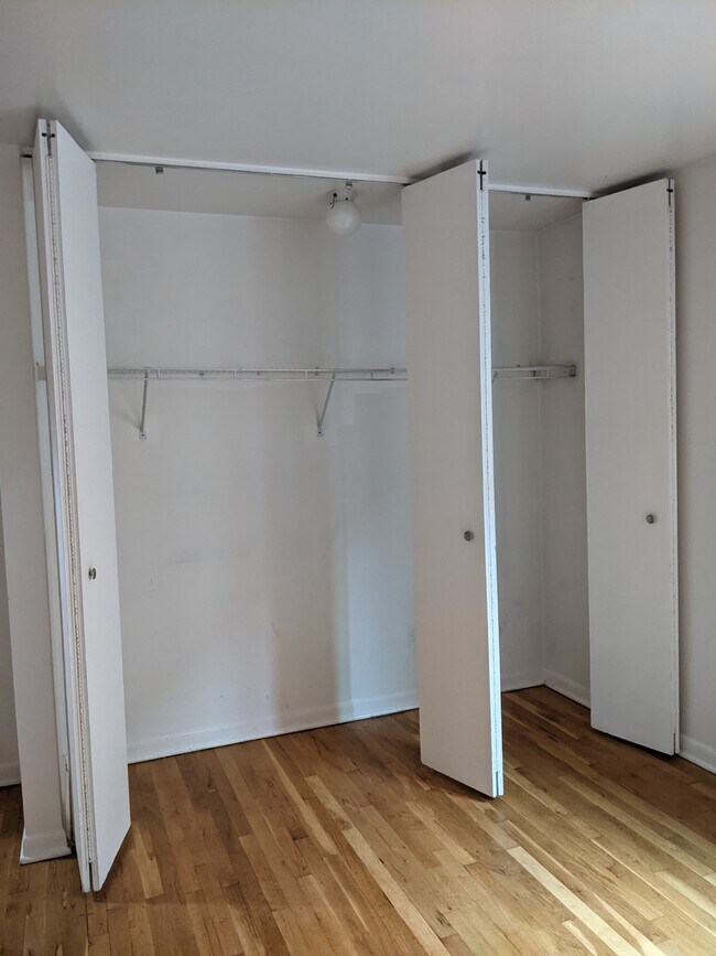 Huge closets - 934 W Wolfram St