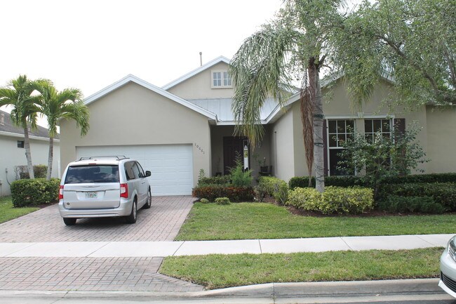 Building Photo - 10661 SW Westlawn Boulevard