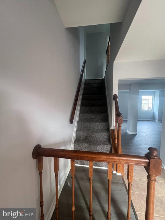 Building Photo - 3325 Midland Ct