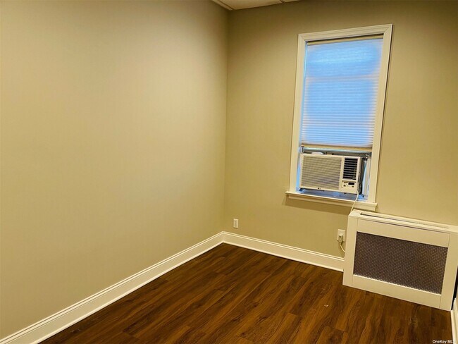 Building Photo - 151 Tulip Ave