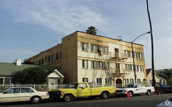 Foto del edificio - 152 N Alexandria Ave