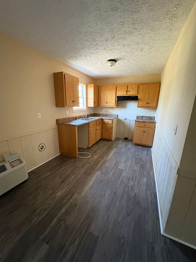 Building Photo - 527 A - D