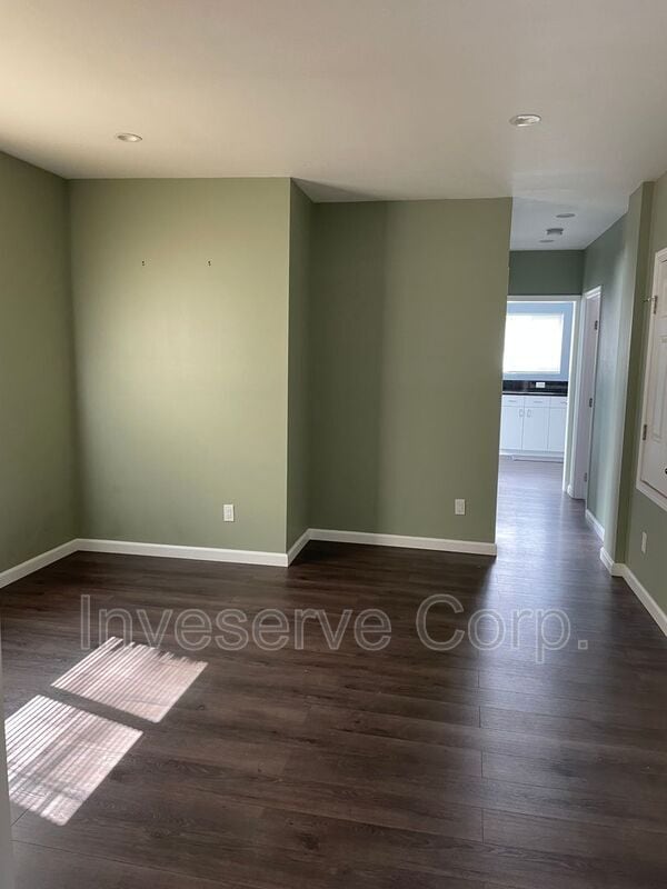 Building Photo - 1165 Sunvue Pl